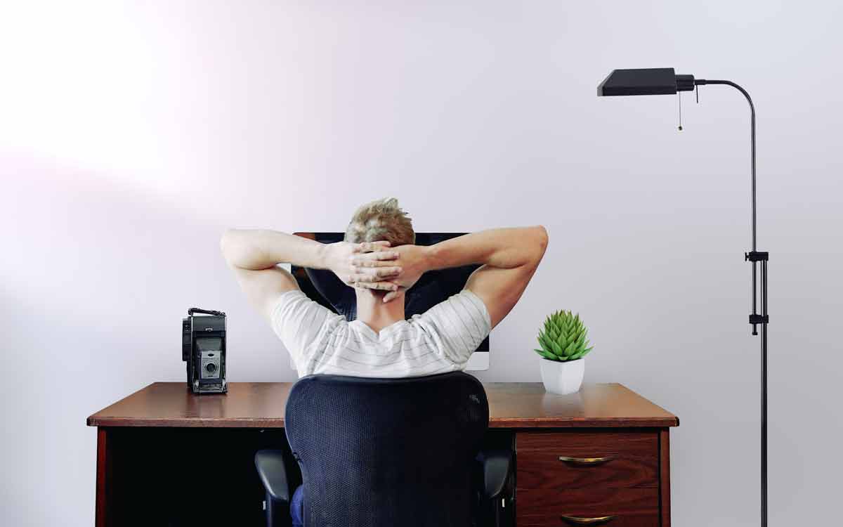 Travailler de manière ergonomique dans un bureau à domicile - ce qu'il faut prendre en compte