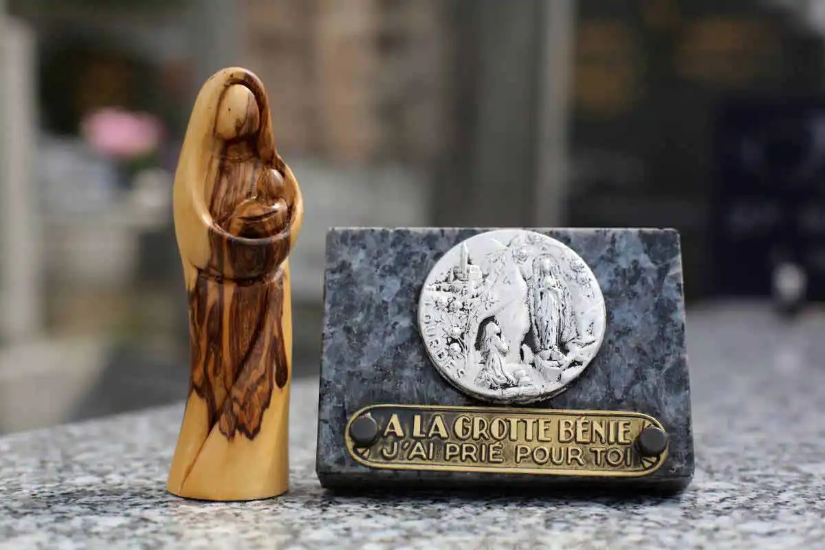 Actualité : Les tendances modernes des plaques funéraires : personnalisation et innovation Les tendances modernes des plaques funéraires : personnalisation et innovation