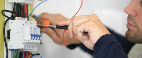 Besoin d'un électricien pour résoudre une panne